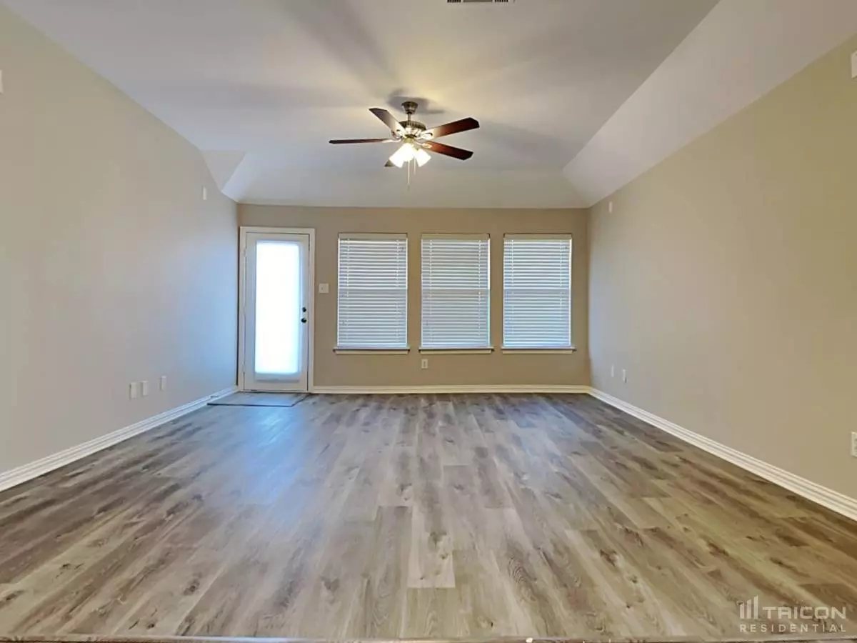 2413 Castle Creek Drive, Little Elm, TX 75068 photo 2