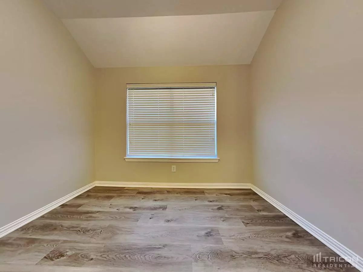 2413 Castle Creek Drive, Little Elm, TX 75068 photo 3