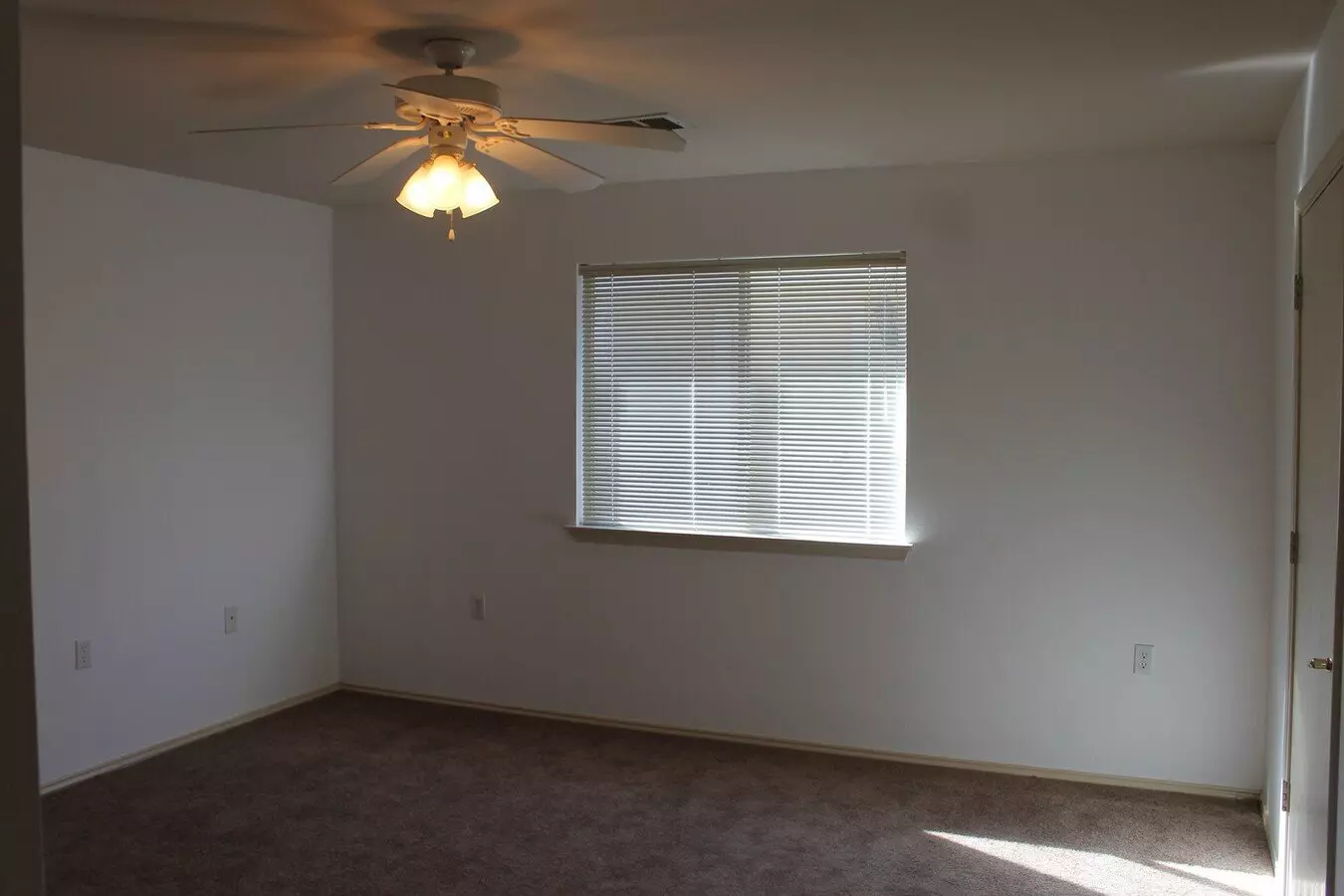 Beautiful Manor home for rent, 11512 Melstone Dr photo 2
