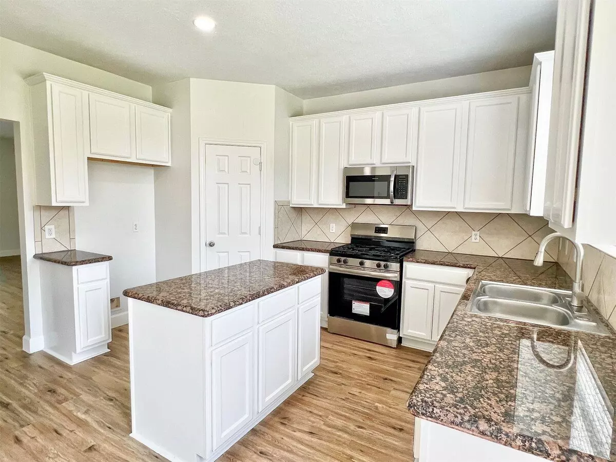 18 Old Presidio Drive, Manvel, TX 77578 photo 5