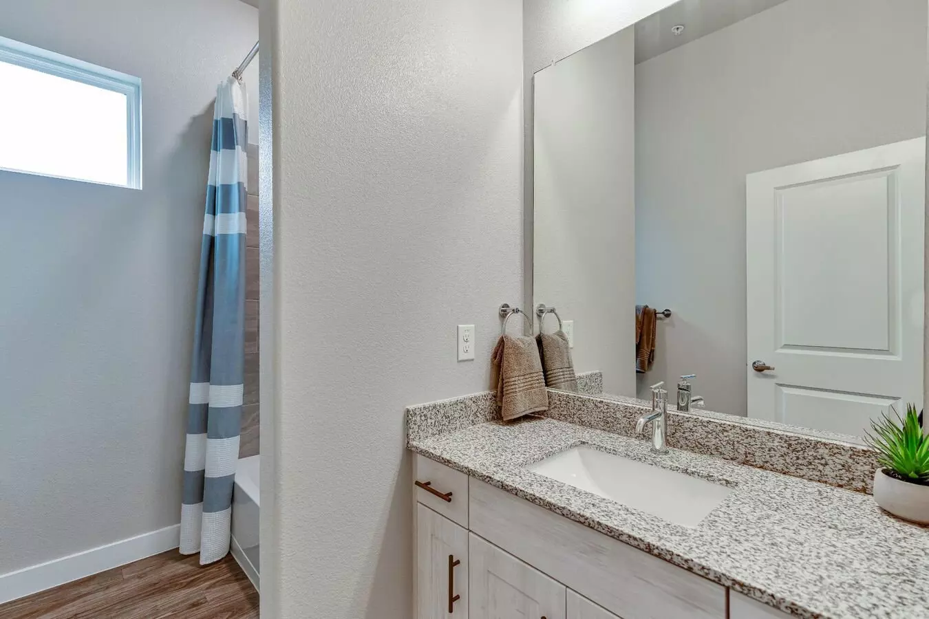 VLux Stoneridge photo 5