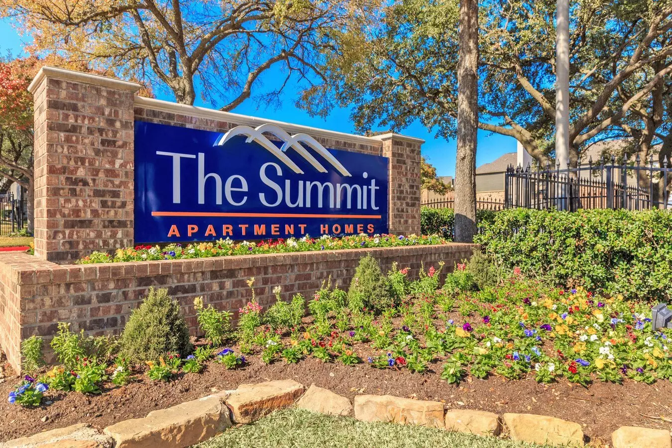 The Summit Apartments photo 5