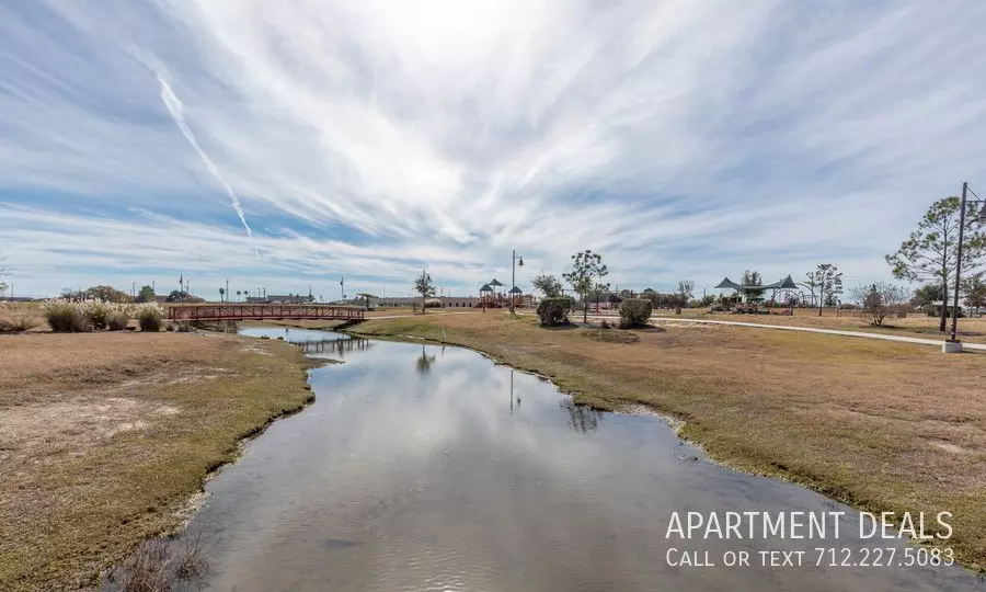 10863 Eagle Drive, Mont Belvieu, TX 77523 photo 3