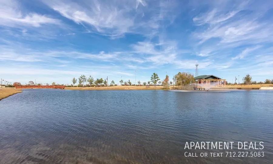 10863 Eagle Drive, Mont Belvieu, TX 77523 photo 2