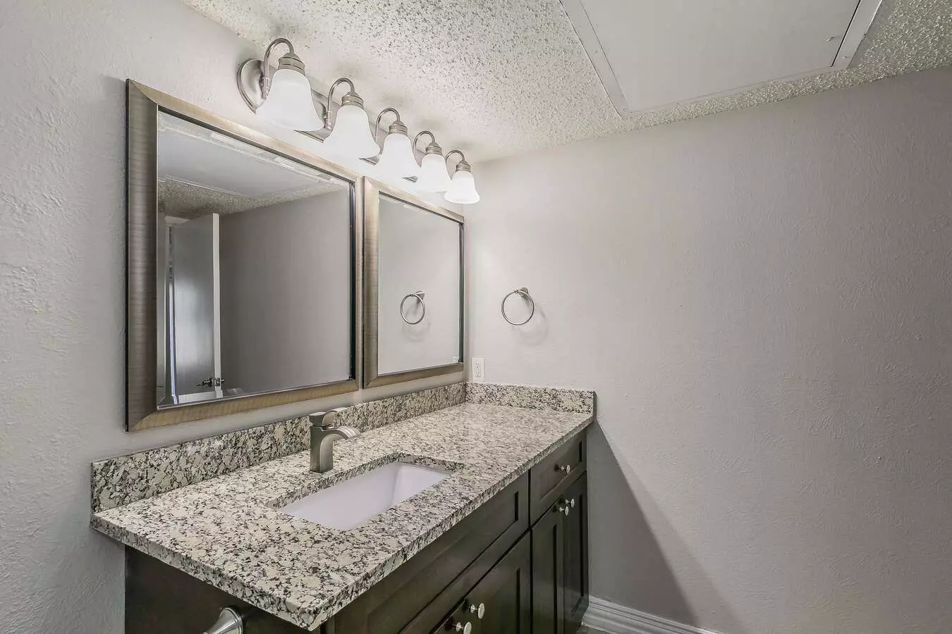 Riata Park Apartments photo 4
