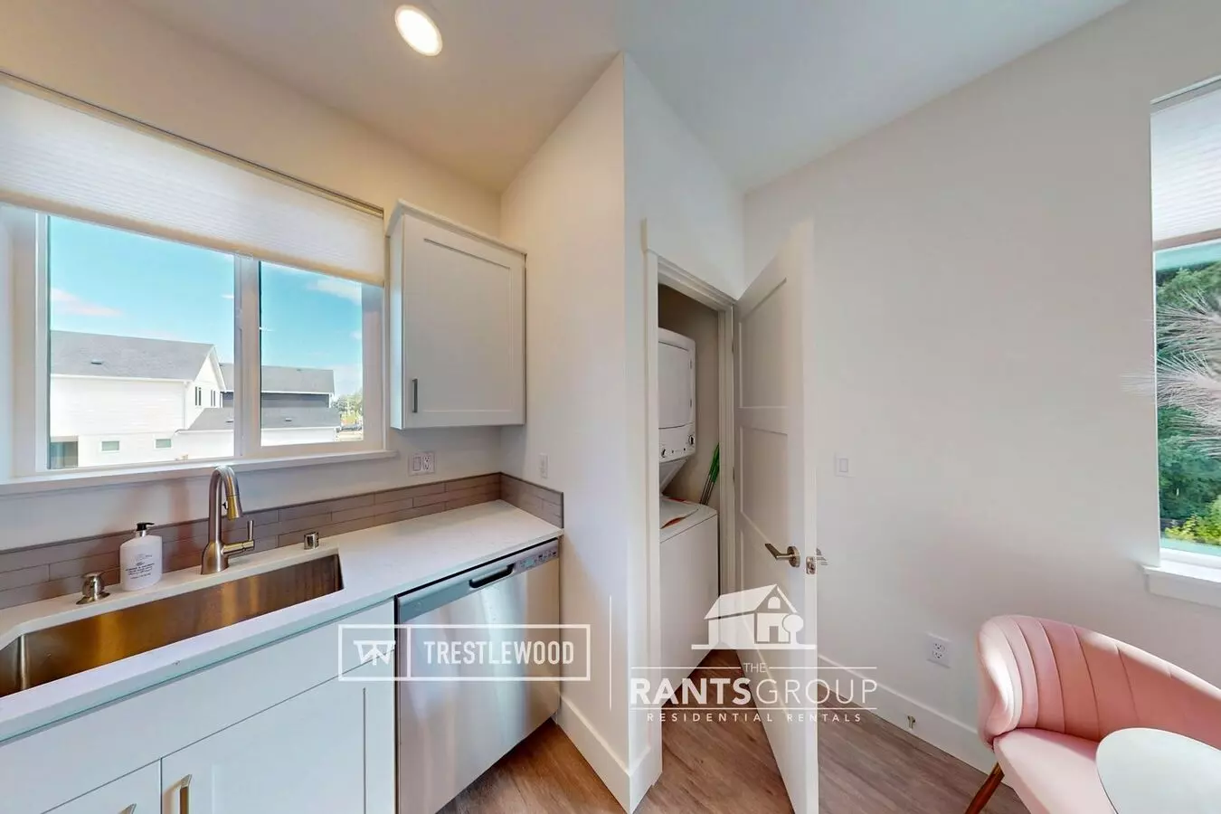 Furnished Corporate 1 Bed! Easy I5 Access! photo 5