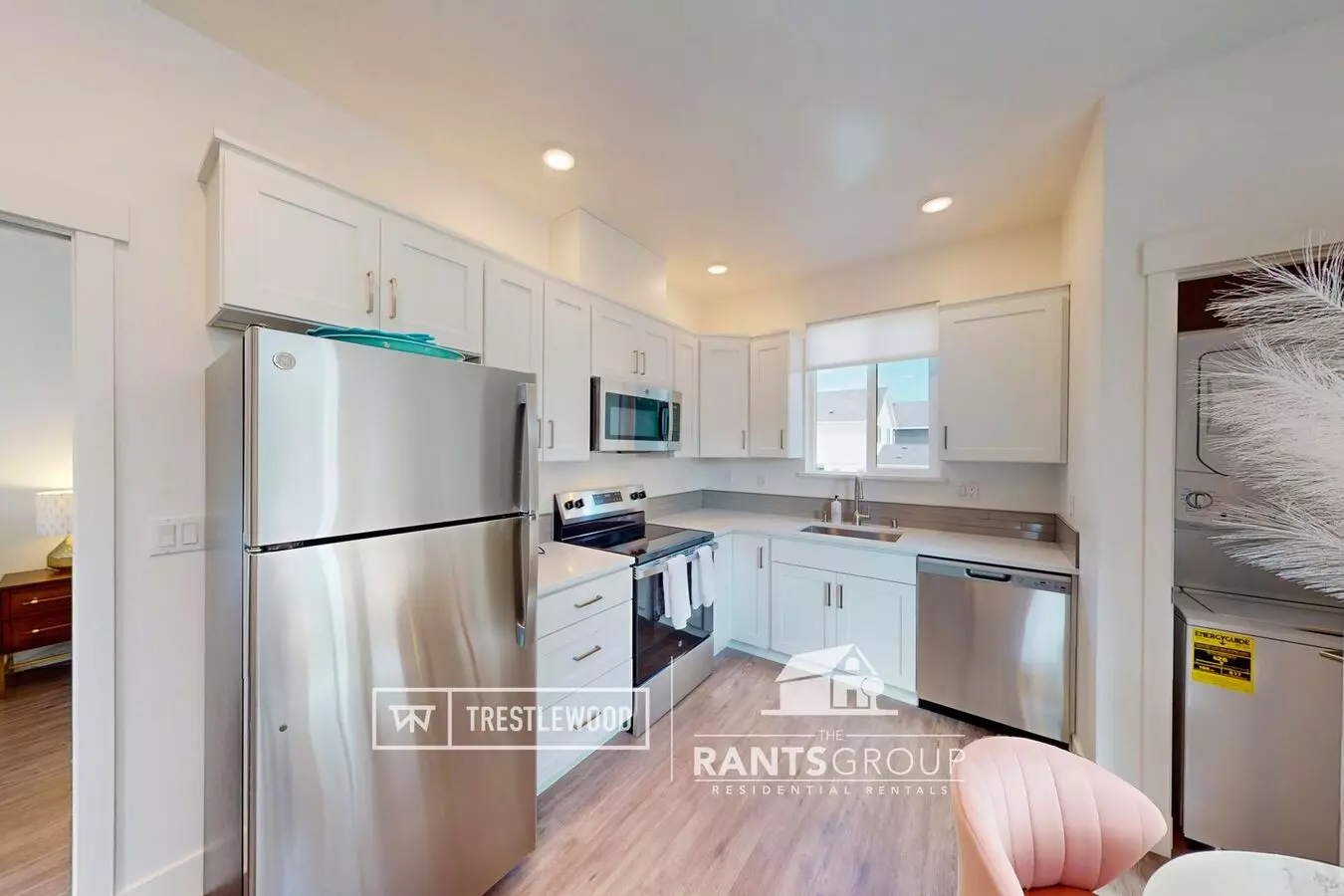 Furnished Corporate 1 Bed! Easy I5 Access! photo 4