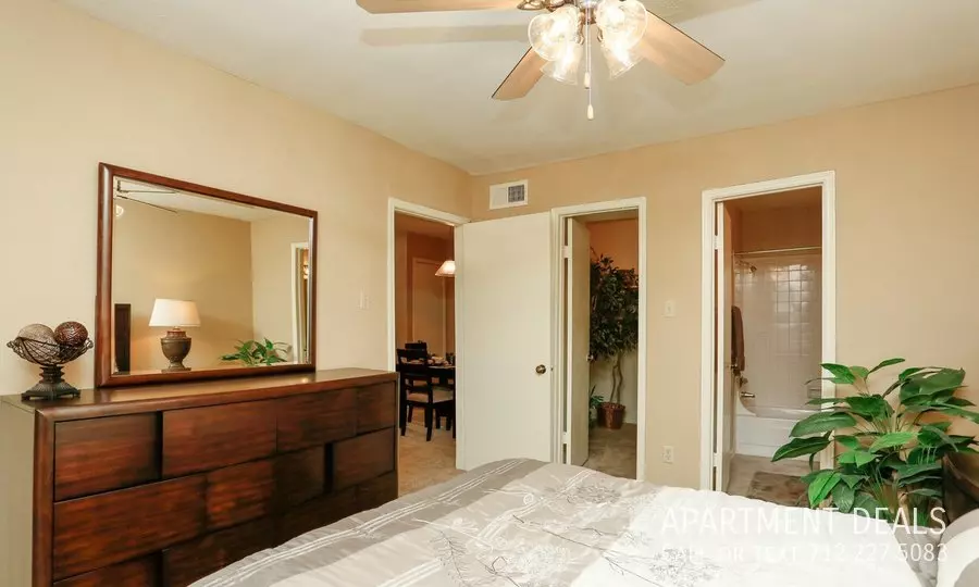 1007 Houston Avenue, Pasadena, TX 77502 photo 2