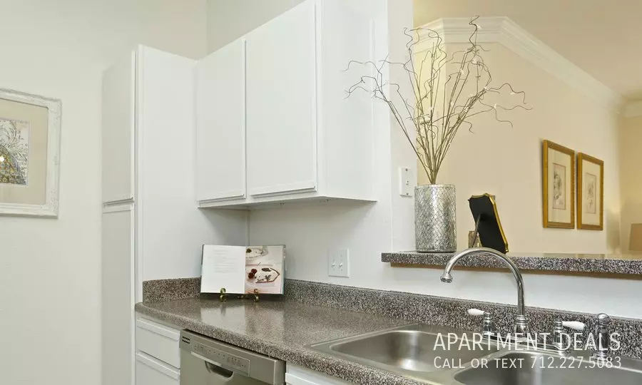 6066 Fairmont Parkway, Pasadena, TX 77505 photo 4
