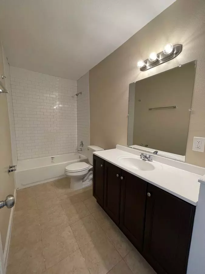 Main Plaza Apartments photo 3