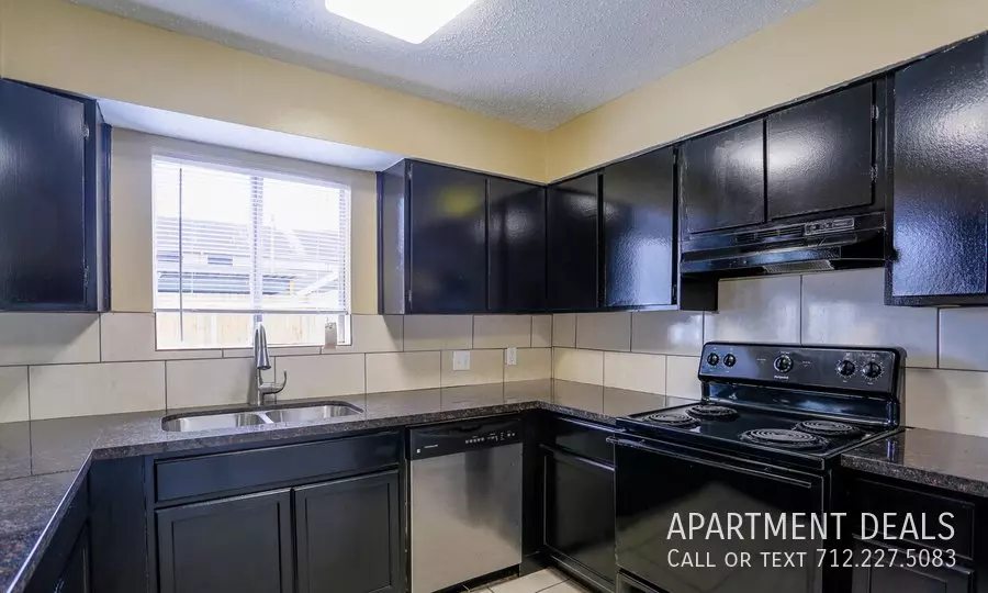 915 Birnham Woods Boulevard, Pasadena, TX 77503 photo 4