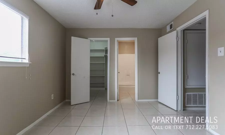 915 Birnham Woods Boulevard, Pasadena, TX 77503 photo 5