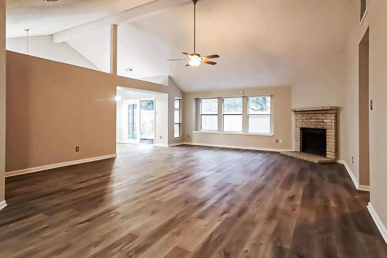 2627 South Brompton Drive, Pearland, TX 77584 photo 2