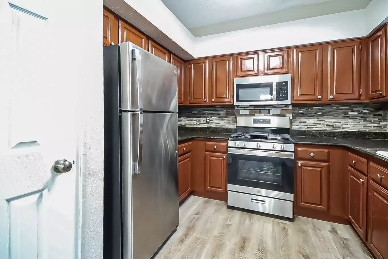2627 South Brompton Drive, Pearland, TX 77584 photo 4