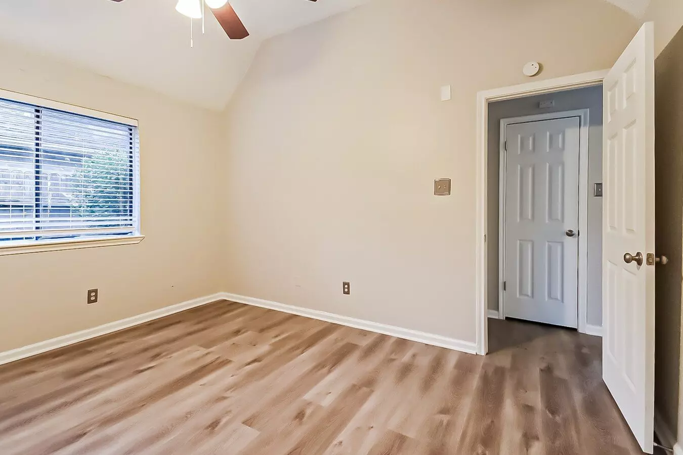 2627 South Brompton Drive, Pearland, TX 77584 photo 5