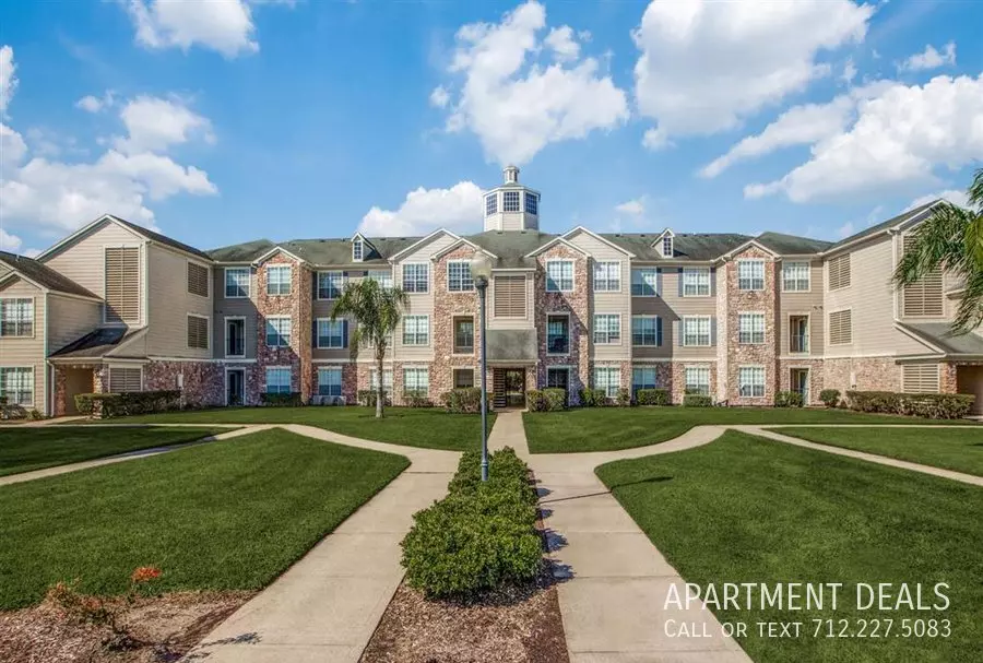 2812 Tranquility Lakes Boulevard, Pearland, TX 77584 photo 4