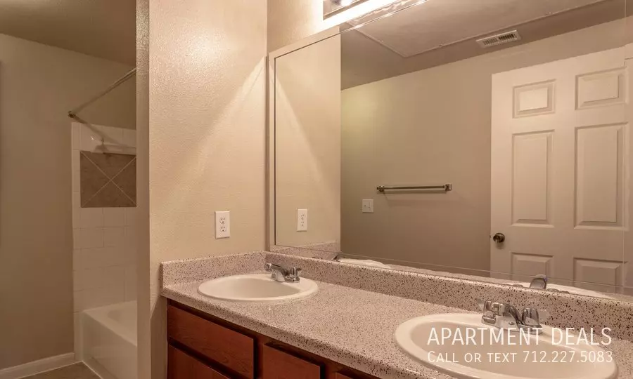 2926 Oak Road, Pearland, TX 77584 photo 4
