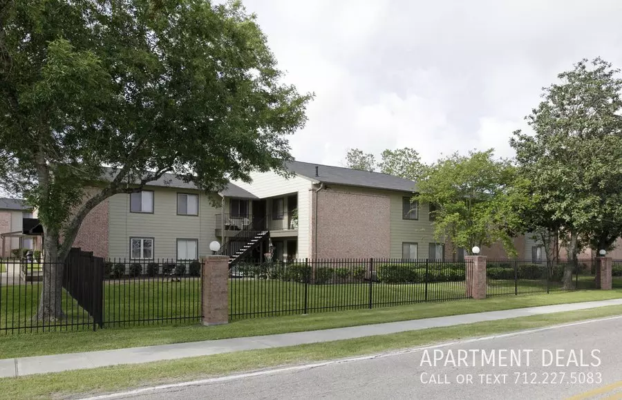 3346 East Walnut Street, Pearland, TX 77581 photo 2