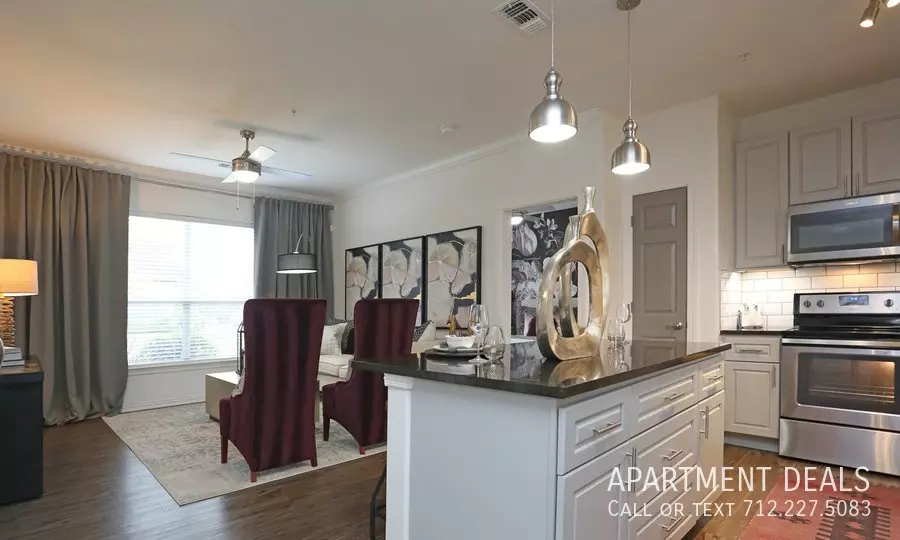 4061 Village Drive, Pearland, TX 77581 photo 3