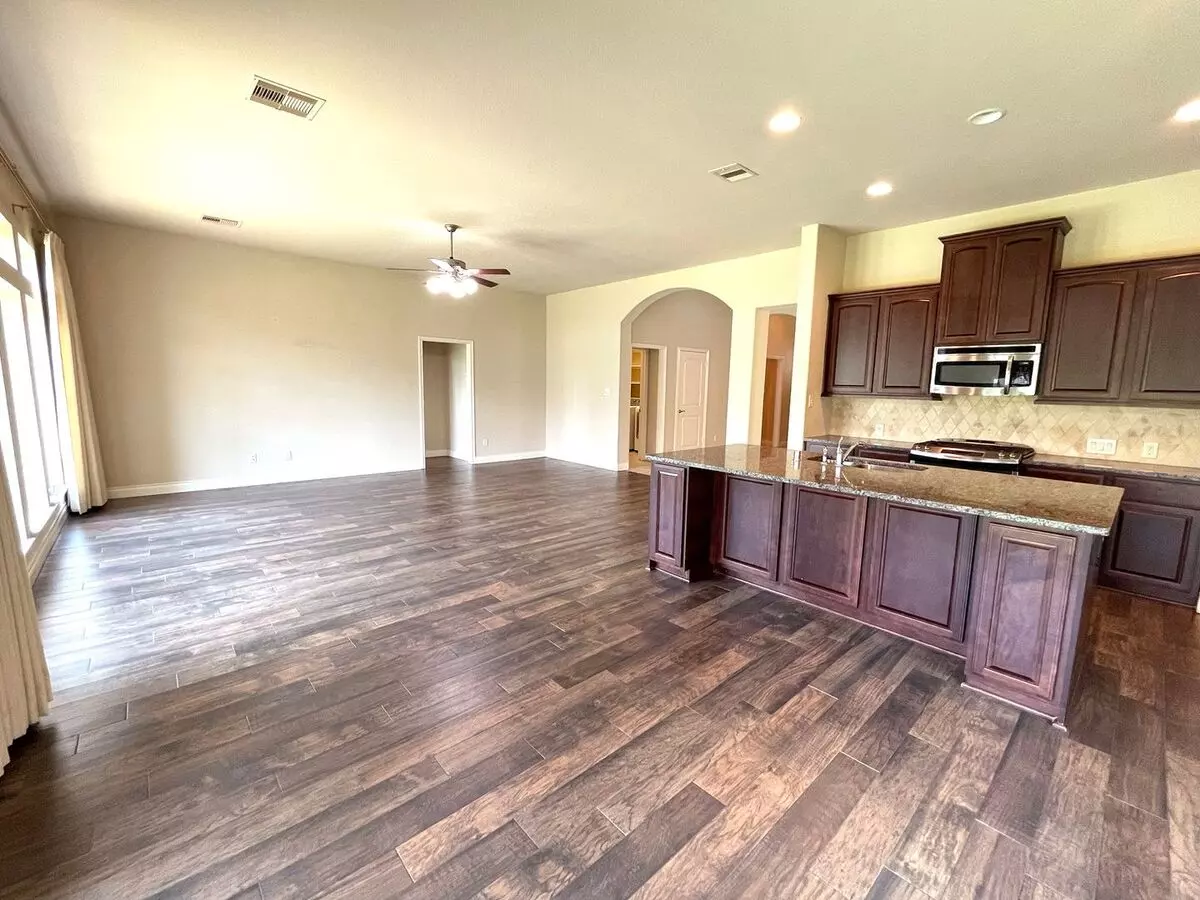 2302 Lost Bridge Lane, Pearland, TX 77584 photo 5