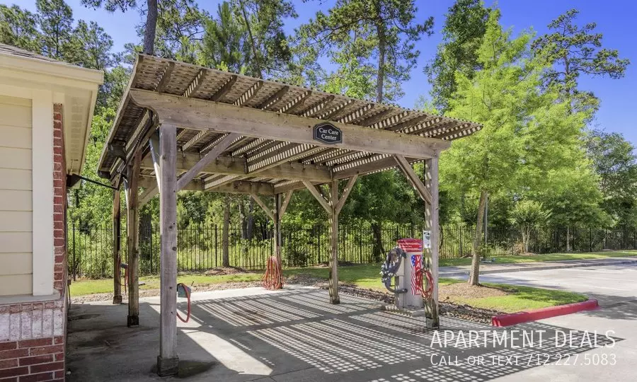 306 Forest Center Drive, Kingwood, TX 77339 photo 4