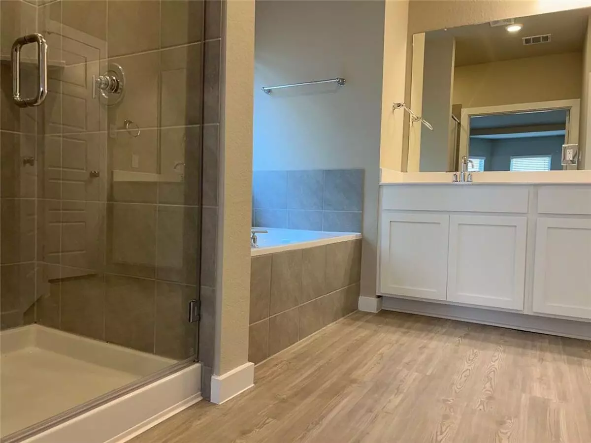 22073 Juniper Crossing Dr photo 2