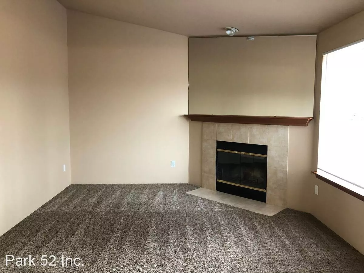 17702-17728 85th Ave. Ct. E. photo 5