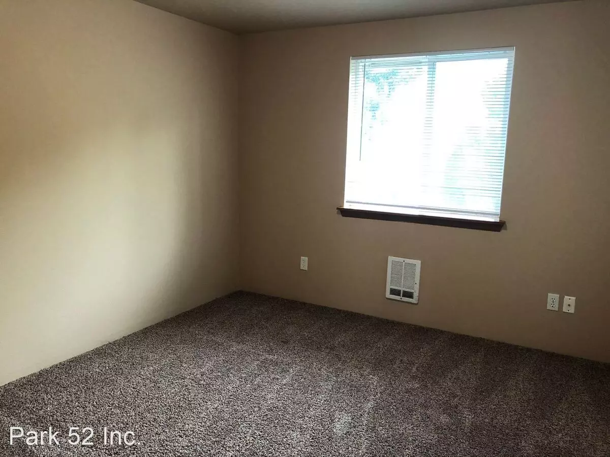 17702-17728 85th Ave. Ct. E. photo 4