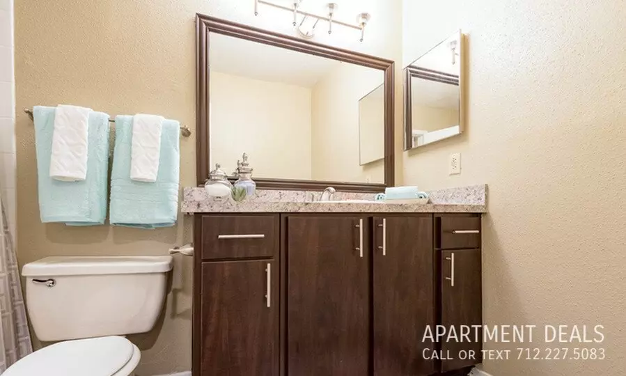207 Golfview Drive, Richmond, TX 77469 photo 2