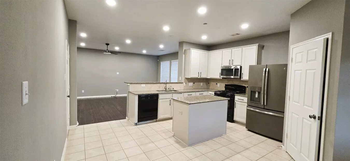 21703 Sierra Long Drive, Richmond, TX 77407 photo 2