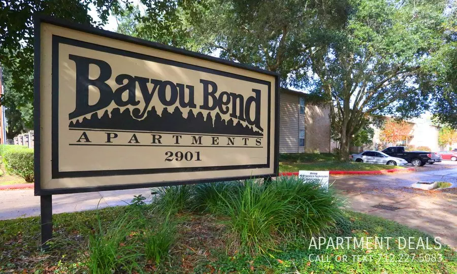2907 Airport Avenue, Rosenberg, TX 77471 photo 2