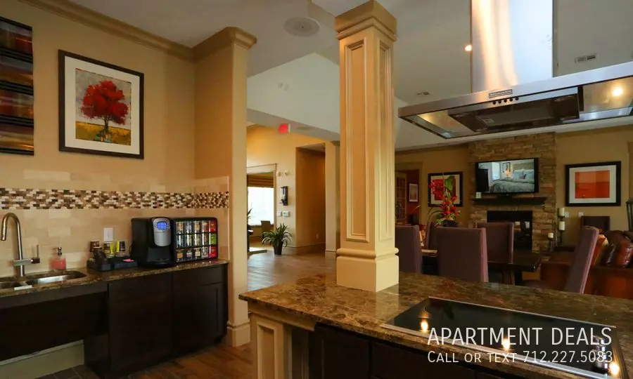 607 Park Place Boulevard, Rosenberg, TX 77469 photo 2