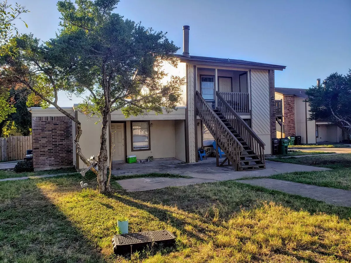 1605 Onion Creek Village Dr photo 5