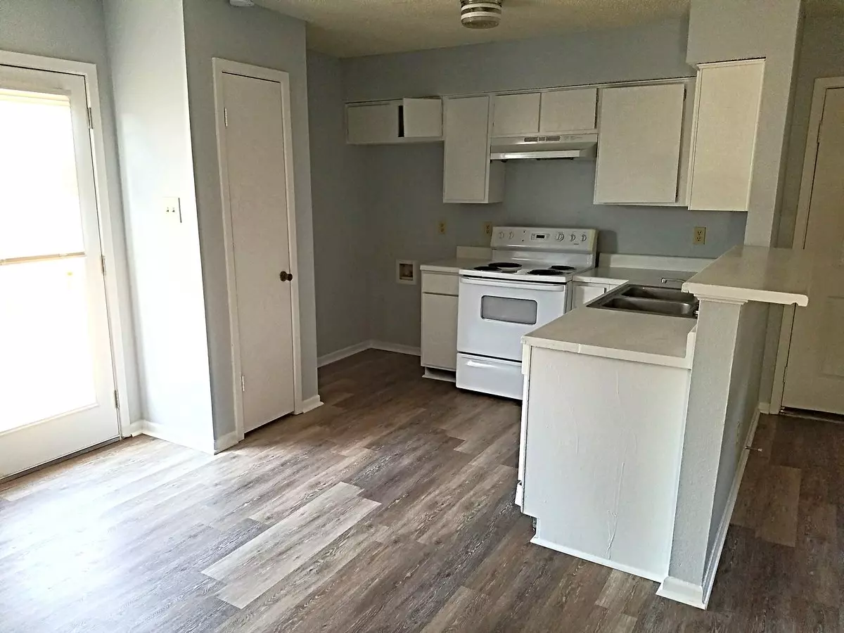 1605 Onion Creek Village Dr photo 2