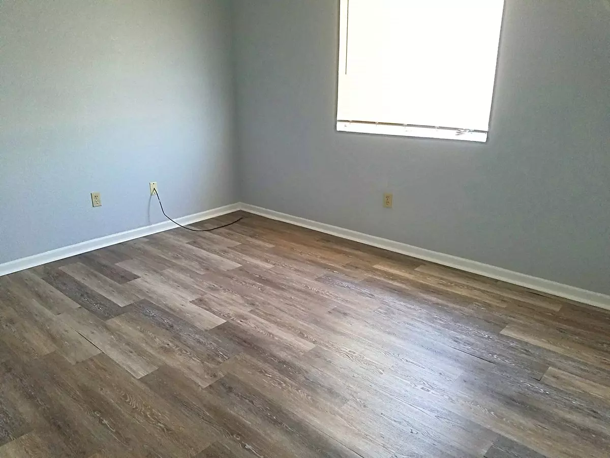 1605 Onion Creek Village Dr photo 4