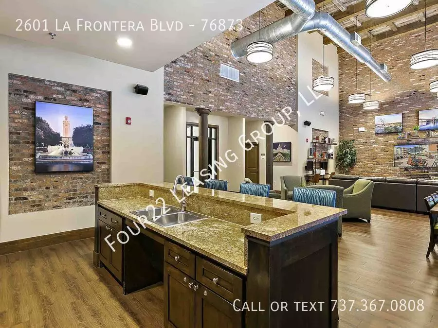 La Frontera Square photo 3