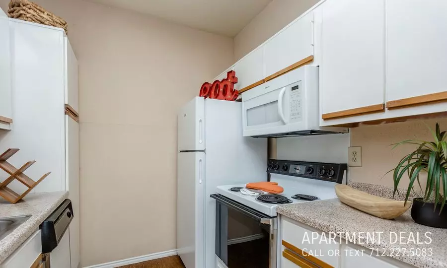 1815 Larrabee Street, Seabrook, TX 77586 photo 2