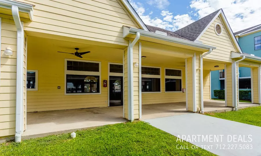 1815 Larrabee Street, Seabrook, TX 77586 photo 3