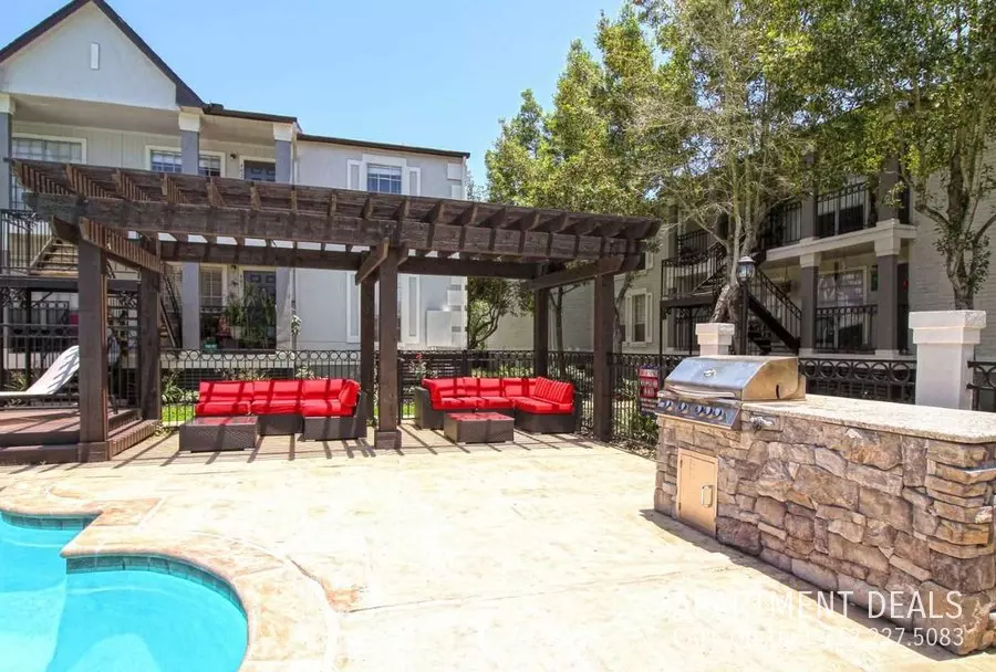 1907 Lakeside Drive, Seabrook, TX 77586 photo 4