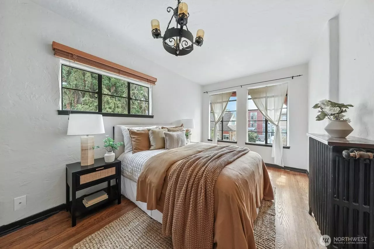 4200 11th Avenue Northeast, Seattle, WA 98105 photo 2