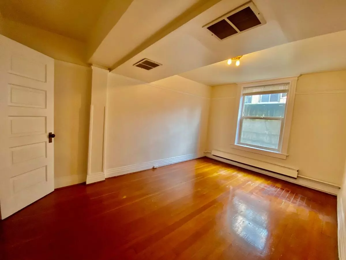 1615 15th Ave. Bancroft@northwestapartments.com photo 4