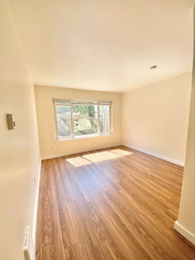 1700 Summit Avenue Summit@northwestapartments.com photo 4
