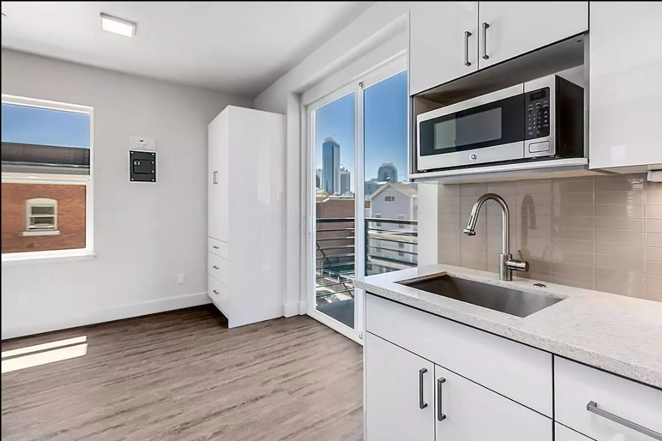 1722 Summit - ANEW photo 4