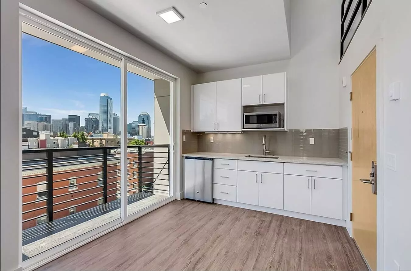 1722 Summit - ANEW photo 3