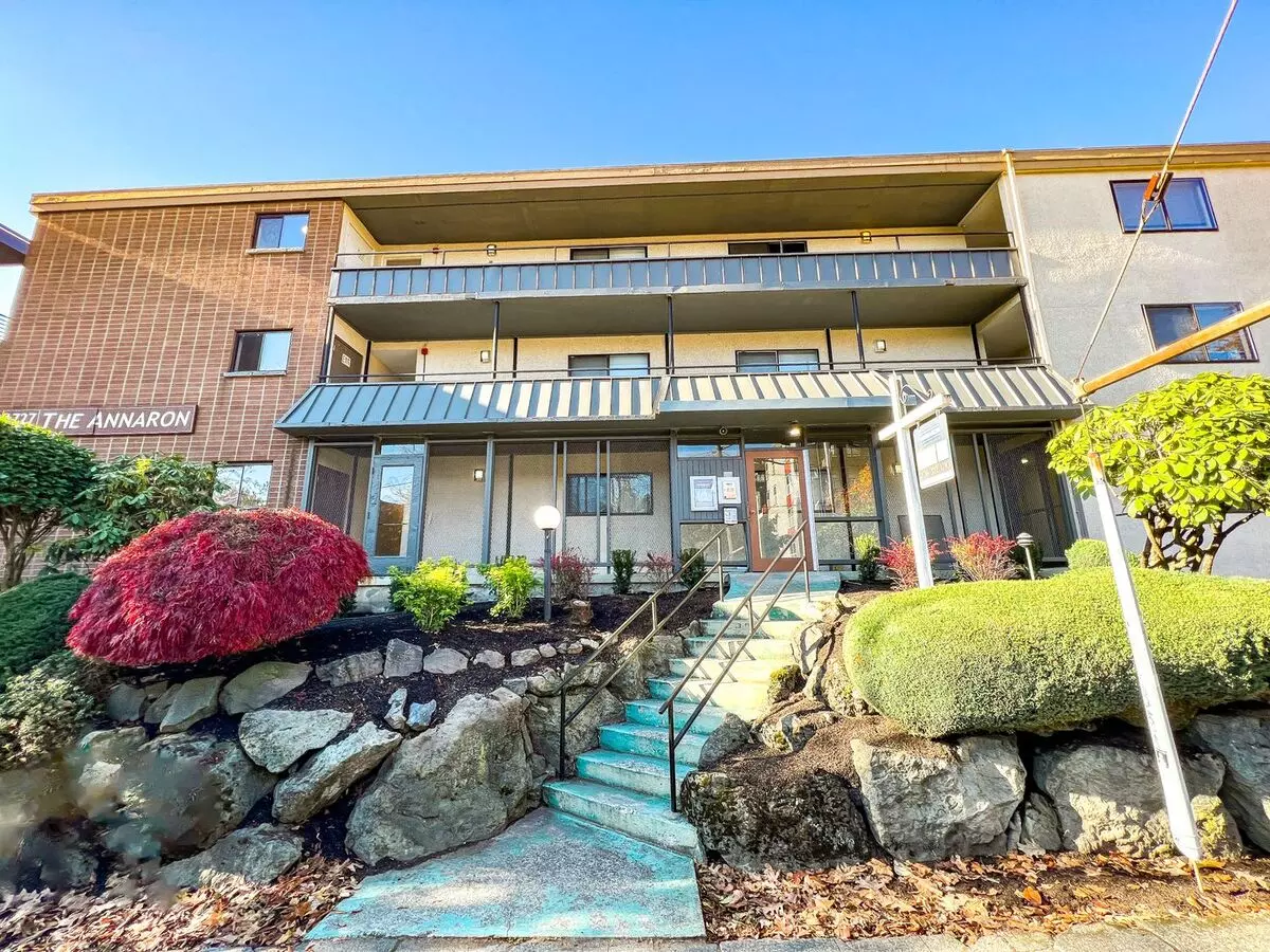 1727 14th Ave. Annaron@northwestapartments.com photo 2