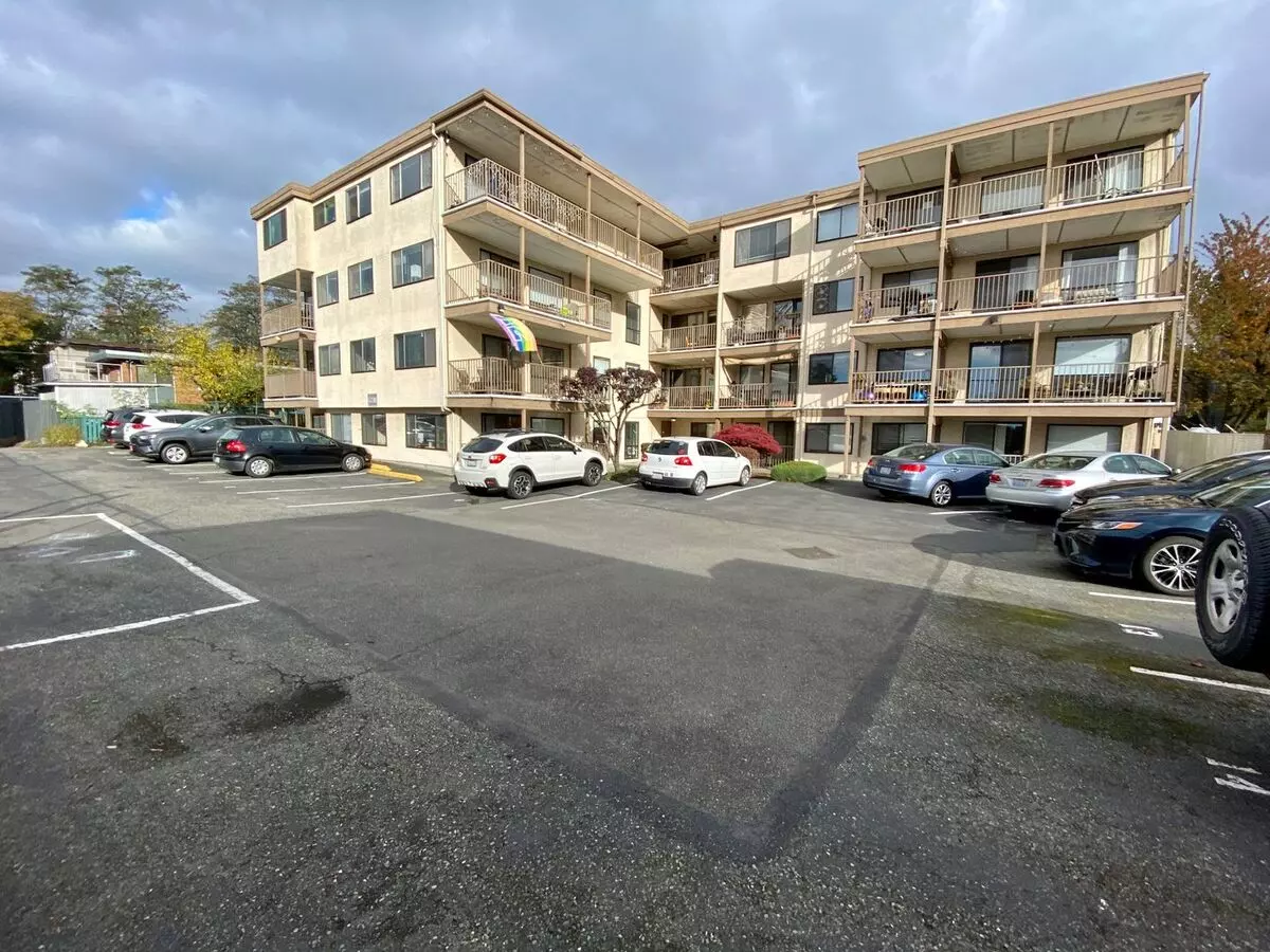 1727 14th Ave. Annaron@northwestapartments.com photo 3