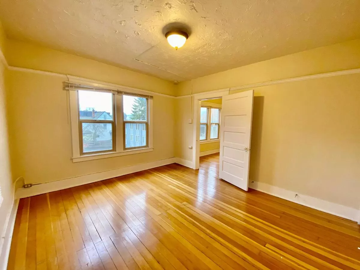 1812 E. Republican St. Regis@northwestapartments.com photo 2