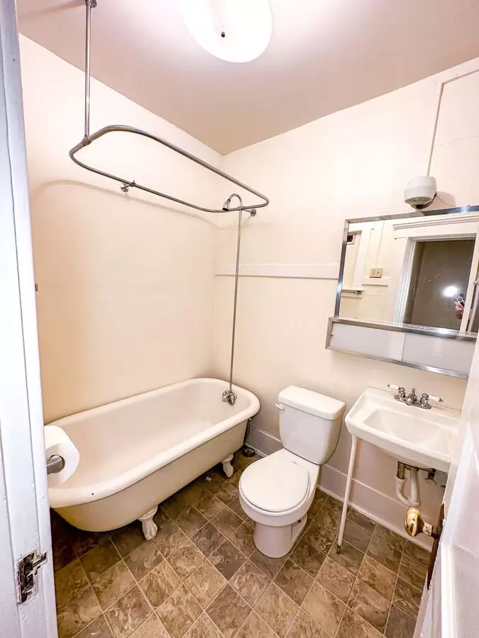 1812 E. Republican St. Regis@northwestapartments.com photo 5