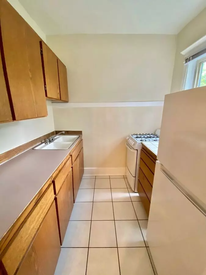 1812 E. Republican St. Regis@northwestapartments.com photo 3