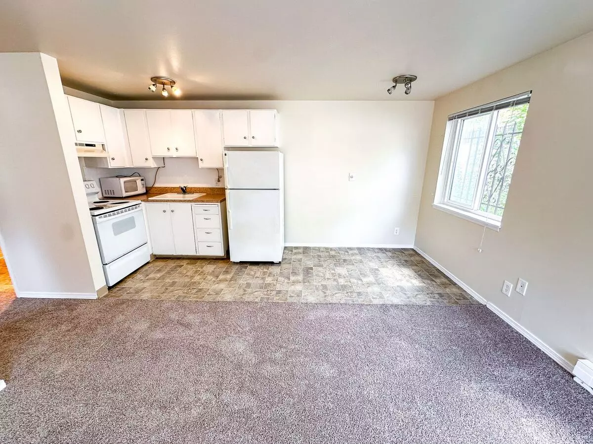 224 Harvard Ave. E. HarvardHouse@northwestapartments.com photo 3